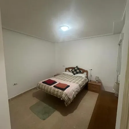 Spacious Modern Ground Floor Parks 5 Min شقة