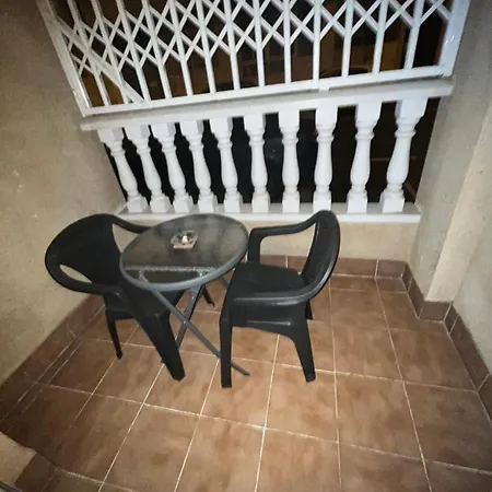 Spacious Modern Ground Floor Parks 5 Min شقة